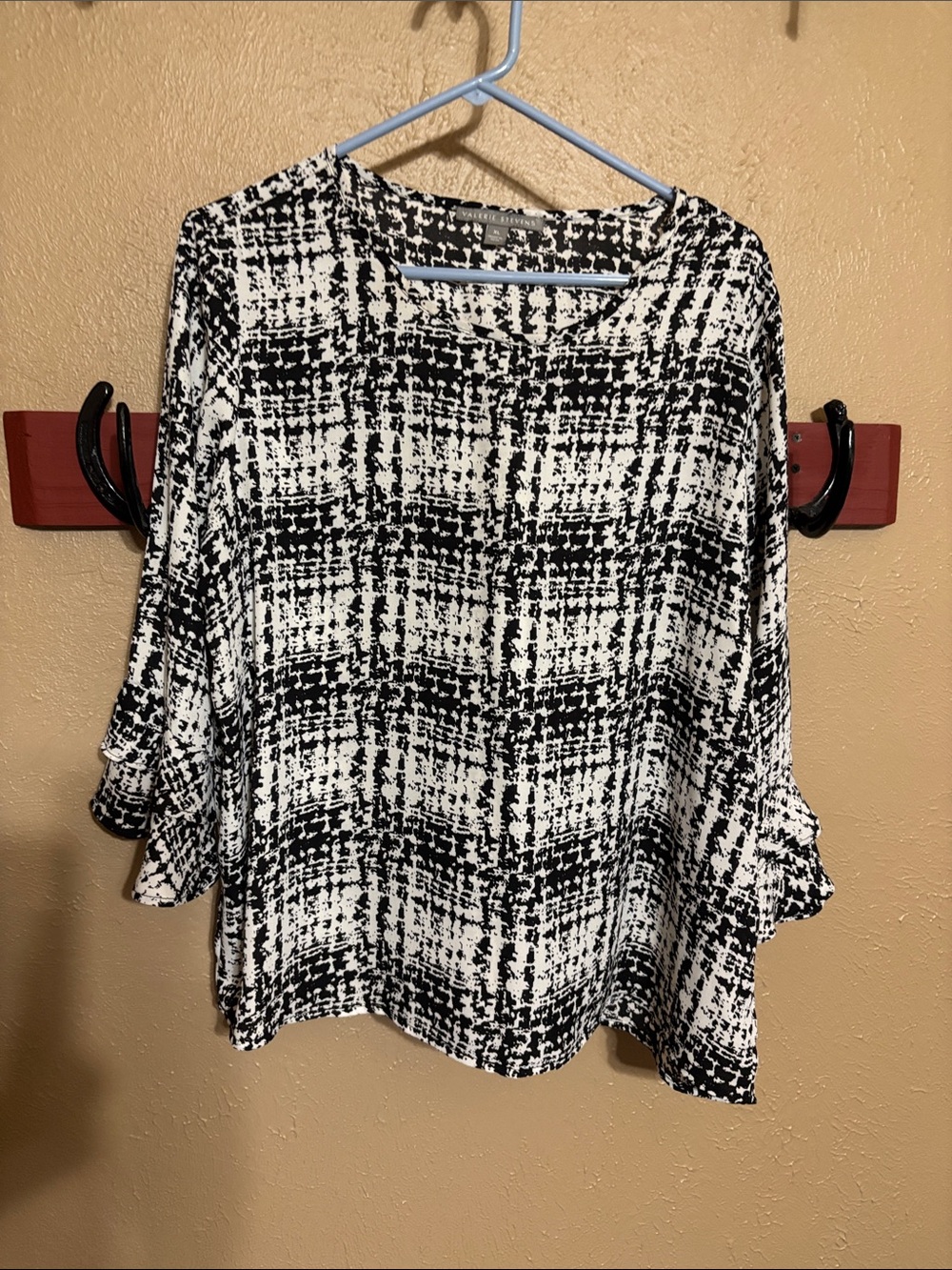 Valerie Stevens Black & White Abstract Plaid Tunic